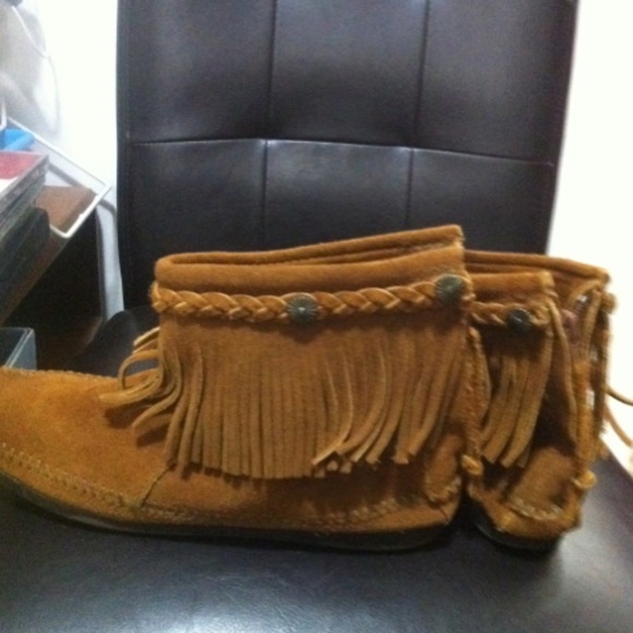 Minnetonka Hightop BackZip Boot - Picture 3 of 7